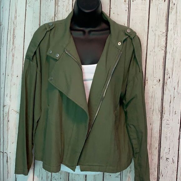 Green crop army style jacket Med worn once - Picture 1 of 8